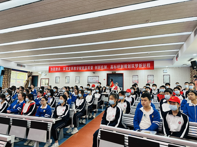 长沙市一中岳麓中学开展“学雷锋，植新绿”义务植树活动，弘扬雷锋精神，共建绿色校园